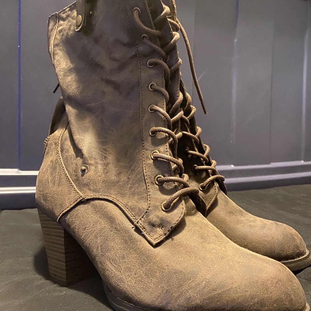 BNWOT BROWN HEELED BOOTS